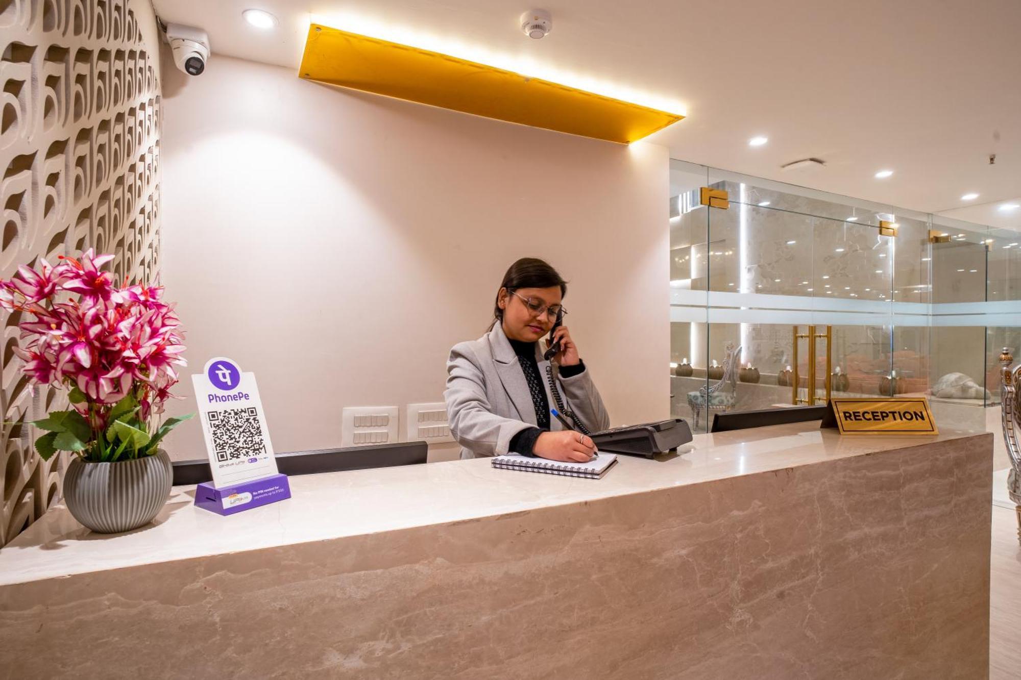 Hotel Ginger Palace Delhi Airport Neu-Delhi Exterior foto
